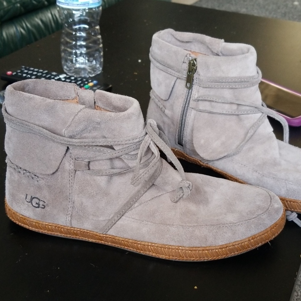 Ugg reid moc ugg s/n 1019129